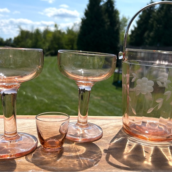 Vintage Set up PINK DEPRESSION GLASS ICE BUCKET 2 coupe glasses/shot glass - Picture 14 of 15